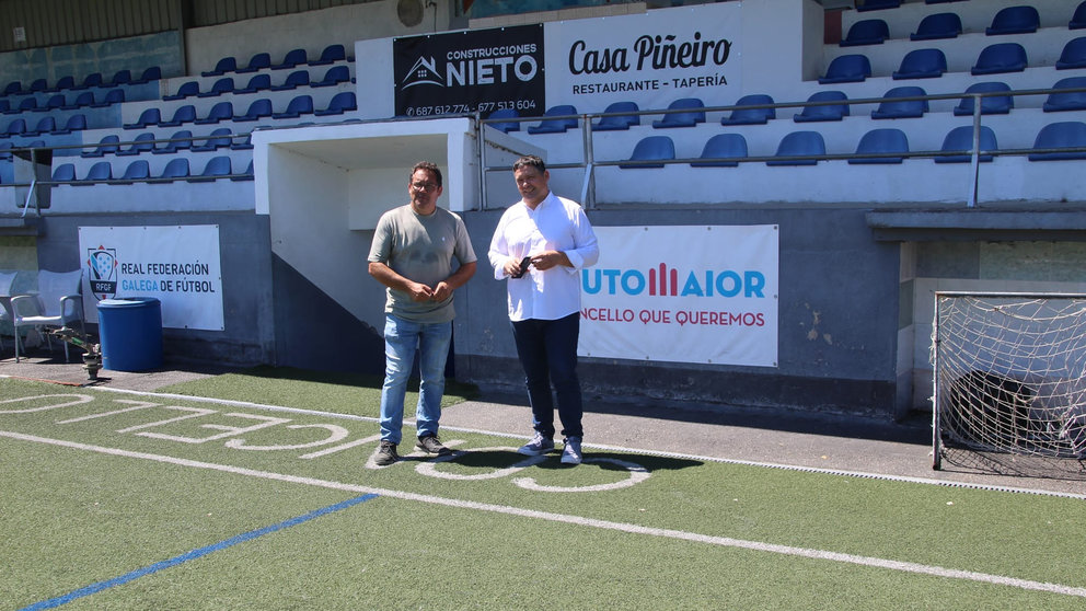 Manu Lourenzo e Pablo Garrido no campo de fútbol do soutomaior