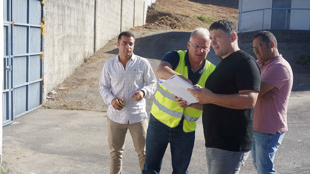 Manu Lourenzo e Pablo Garrido visitando o comezo das obras