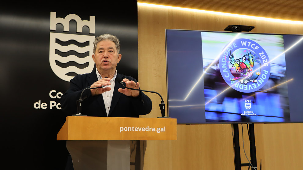 Miguel Fdes Lores na presentación da candidatura de Pontevedra como sede mundiais triatlón para 2026