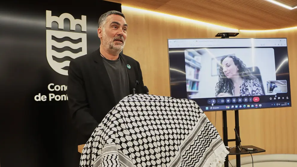 Demetrio G&oacute;mez e Irene Mart&iacute;nez na presentaci&oacute;n de Palestina como pa&iacute;s convidado