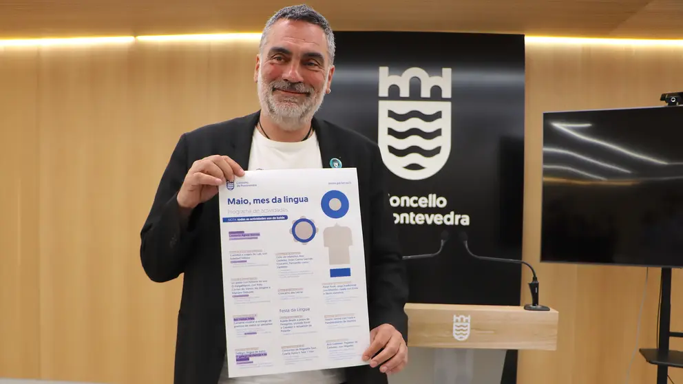 Demetrio G&oacute;mez na presentaci&oacute;n de Maio, mes da lingua