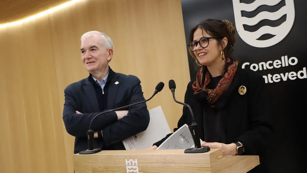 Anabel Gul&iacute;as e Jos&eacute; Manuel Fontenla na presentaci&oacute;n dos obradoiros de prevenci&oacute;n do Alzheimer