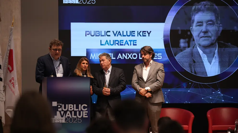 O alcalde recibindo a Chave do Valor P&uacute;blico en Lisboa