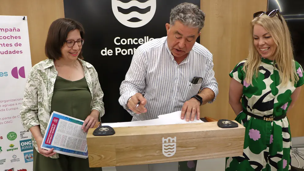 Miguel Anxo Fdez. Lores asinanto a adesi&oacute;n de Pontevedra ao manifesto da campa&ntilde;a Clean Cities