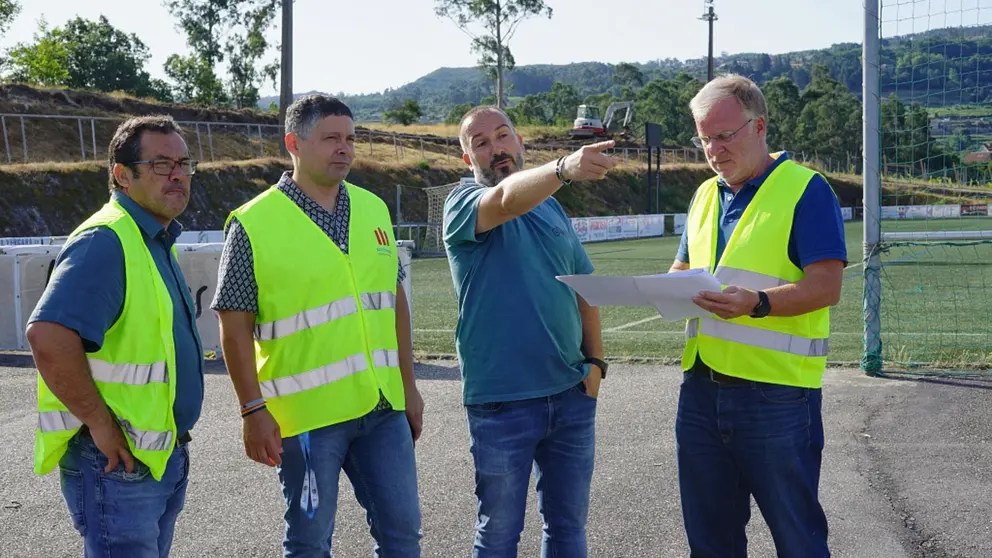 Pablo Garrido e Manu Lourenzo arranxo campo Graciano Pad&iacute;n