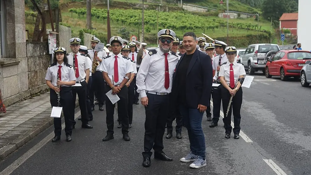 Manu Lourenzo coa banda de m&uacute;sica
