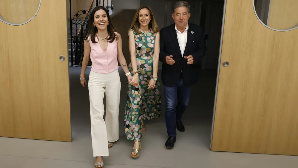 Miguel Anxo fern&aacute;ndez Lores coas pregoiras das Festas da Peregrina, Susana Pedreira e Diana L&oacute;pez