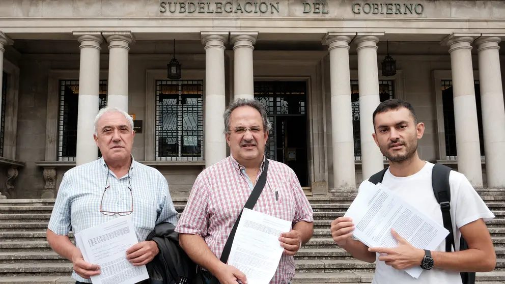 Entrega das alegaci&oacute;ns na subdelegaci&oacute;n do goberno