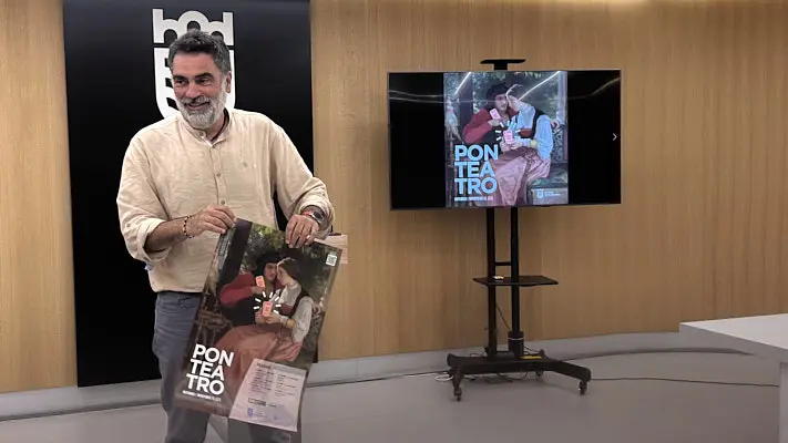 Demetrio G&oacute;mez presentando Ponteatro