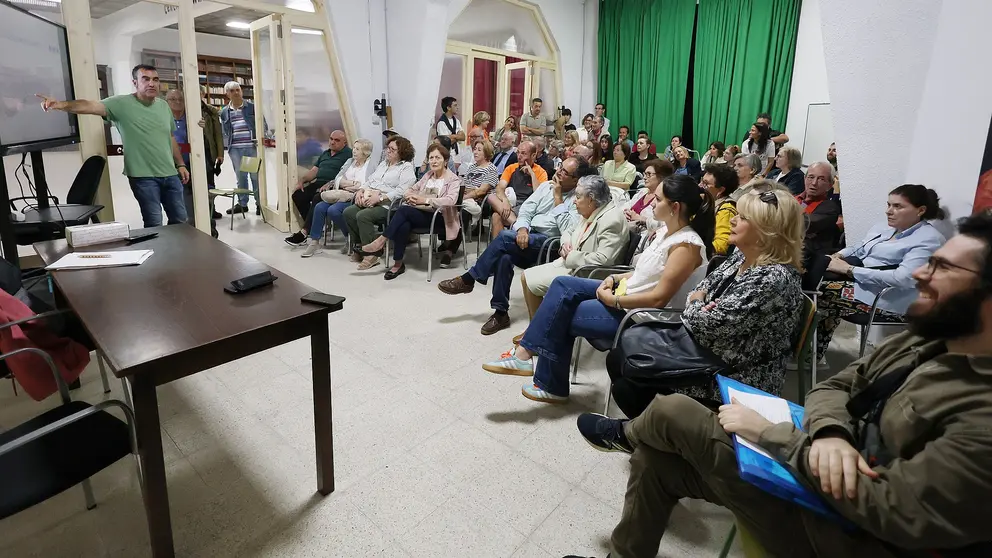 Reuni&oacute;n veci&ntilde;al Casimiro G&oacute;mez