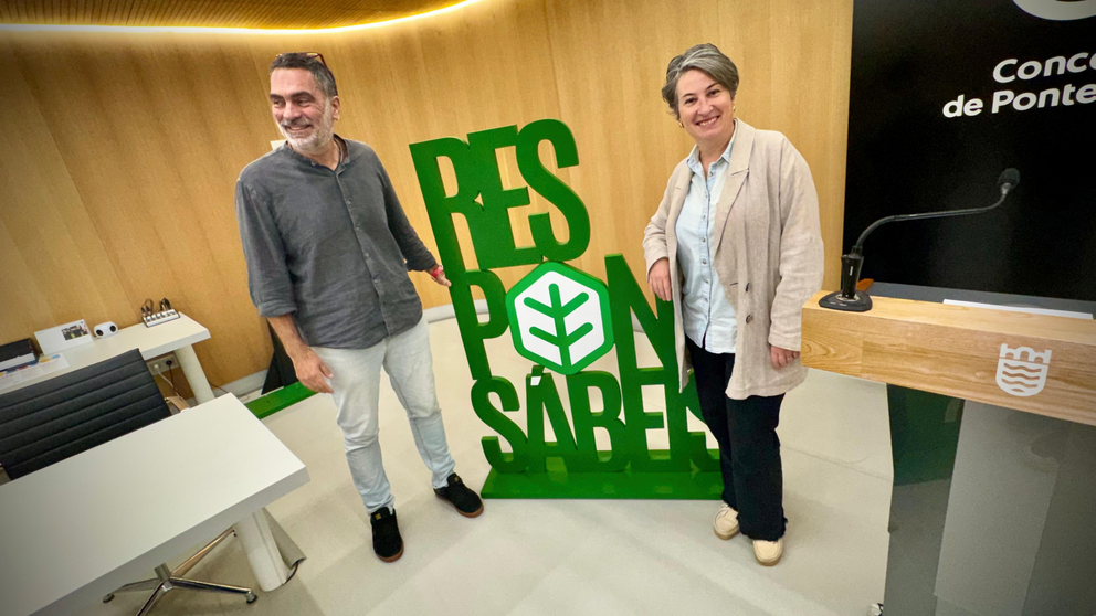 Eva Vilaverde e Demetrio G&oacute;mez durante a presentaci&oacute;n