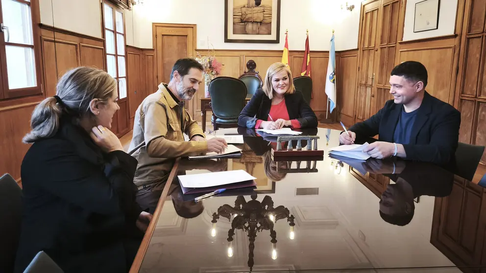 Foto sinatura convenio de Soutomaior, Redondela, Fornelos e Pazos