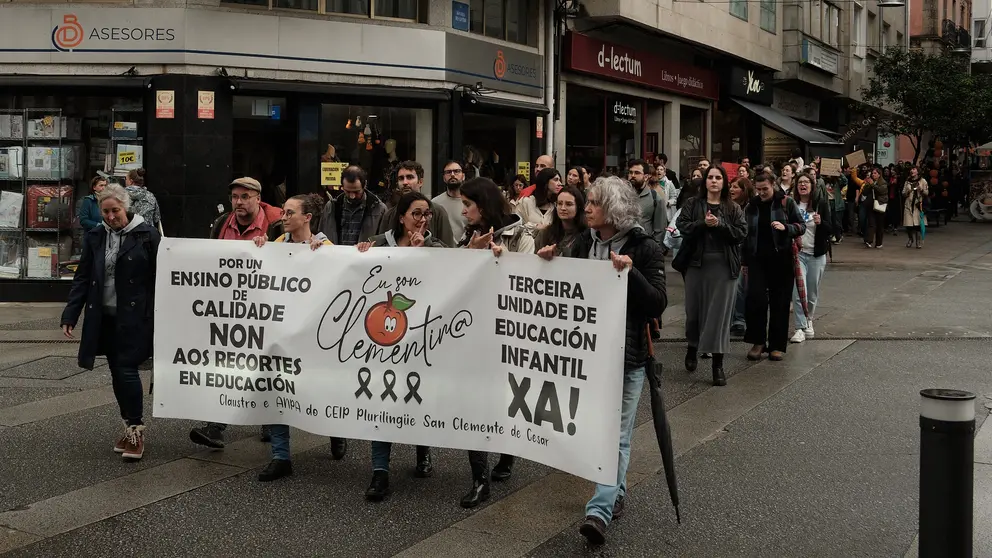 ANPA e profesorado do CEIP San Clemente na manifestaci&oacute;n en defensa do ensino p&uacute;blico