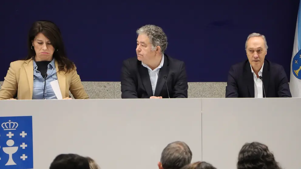 Lores coa Conselleira no anuncio da Variante de Alba