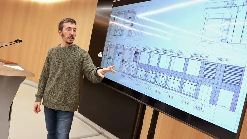 Alberto Oubi&ntilde;a, presentando o proxecto