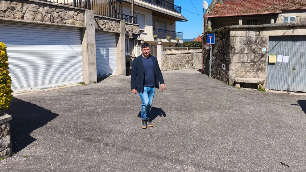 Manu Lourenzo no barrio de Cortellas