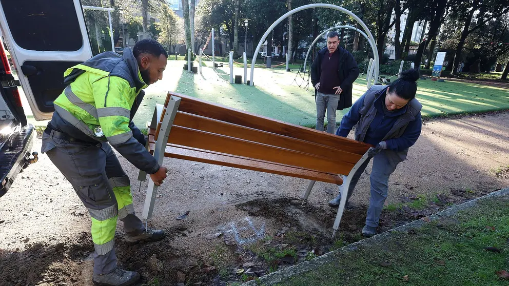 Colocacion dos bancos renovados das Palmeiras