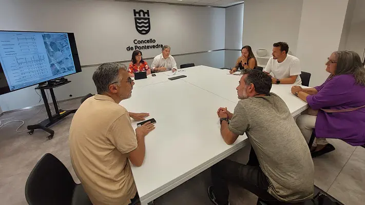 Reuni&oacute;n r&uacute;a do Santo