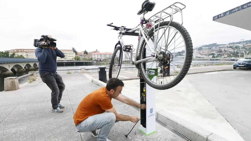 Presentacion estacion de reparaci&oacute;n e inflado bicis da ponte do Burgo