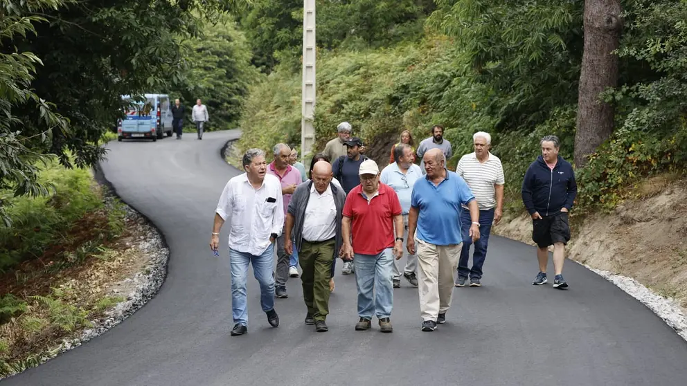 Visita pavimentaci&oacute;n acceso campo de f&uacute;tbol de Salcedo