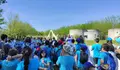 Unha marea azul de escolares percorre Caldas para concienciar sobre o autismo
