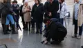 Inaugurada a instalación artística que, ás portas da Audiencia, visibiliza ás 30 mulleres e 2 crianzas asasinadas pola violencia machista na provincia de Pontevedra