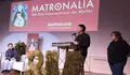 O alcalde de Soutomaior e a concelleira de Igualdade fan entrega do recoñecemento “María a das Mil Flores” a Marisol Santomé