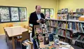 A Biblioteca Martínez Ferro de Caldas convértese en espazo de conversa para practicar galego e inglés