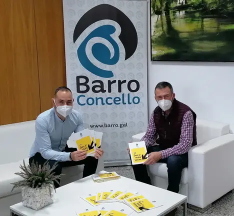 Adri&aacute;n Silva e Xose Manuel Fdez  Abraldes na presentaci&oacute;n gu&iacute;a