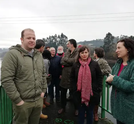 Manu Fari&ntilde;a, xunto a outros membros do BNG no encoro, nunha denuncia efectuada en 2018