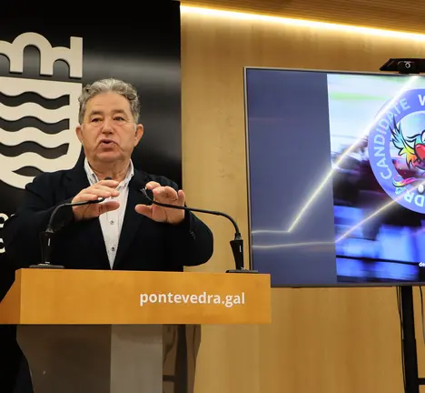 Miguel Fdes Lores na presentaci&oacute;n da candidatura de Pontevedra como sede mundiais triatl&oacute;n para 2026