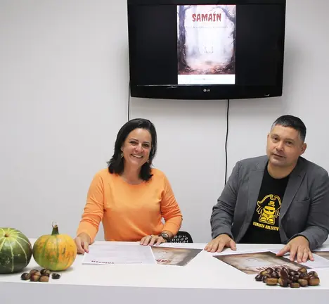 Rosana Comesa&ntilde;a e Manu Lourenzo presentando o Sama&iacute;n en Soutomaior