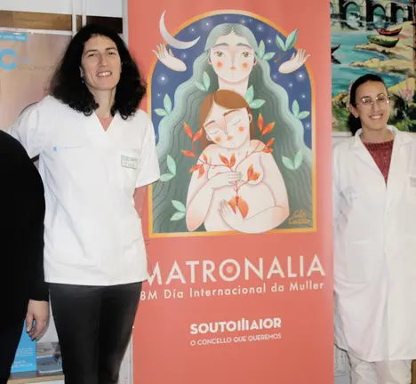 Rosana Mart&iacute;nez Boullosa, Paula Conde e persoal sanitario do centro de sa&uacute;de de Arcade