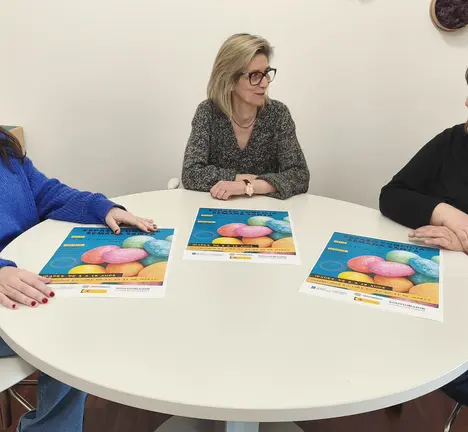 Cristina Garc&iacute;a, Clara Rodr&iacute;guez e Rosana Mart&iacute;nez Boullosa presentando o Espazo Concilia