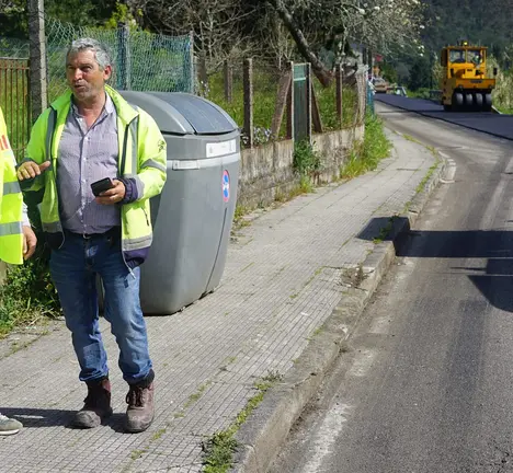 Pablo Garrido nas obras de reasfaltado da estrada
