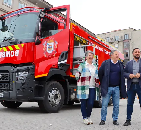 Novo cami&oacute;n nodriza de bombeiros
