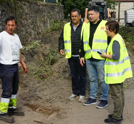 Visita ao asfaltado de Auxil, en Moreira (Soutomaior)