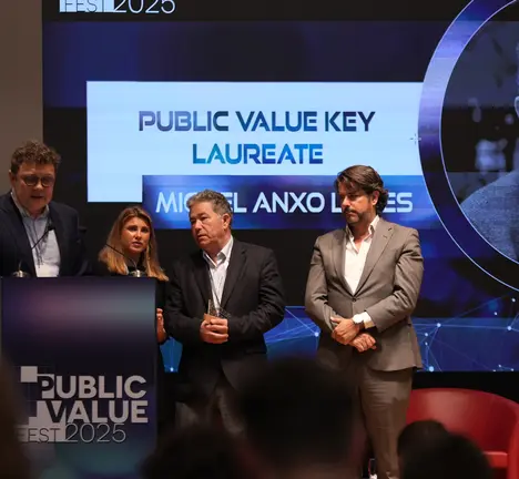 O alcalde recibindo a Chave do Valor P&uacute;blico en Lisboa
