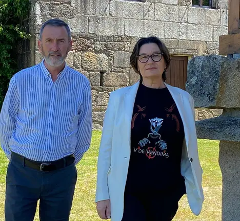 O alcalde, Xos&eacute; Manuel Fdez. Abraldes, coa pregoeira, Salom&eacute; Cancela