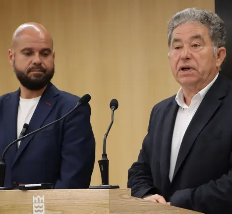 Miguel Anxo Fdez Lores e o portavoz do PSOE na rolda de prensa da que se anunciou o acordo