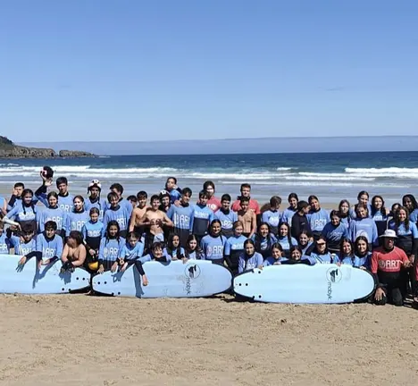Manu Lourenzo visita campamento de Razo
