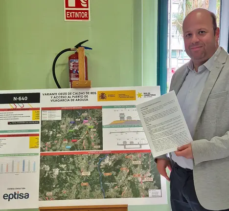 Manuel Fari&ntilde;a presentando alegaci&oacute;ns &aacute; variante de Caldas