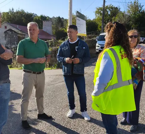 Manu Lourenzo na compa&ntilde;a do enxe&ntilde;eiro de InfoUrban e da empresa Construcciones P&eacute;rez nunha das zonas da humanizaci&oacute;n Val-Sobral