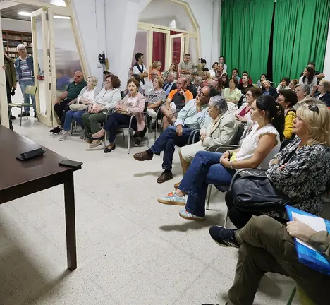 Reuni&oacute;n veci&ntilde;al Casimiro G&oacute;mez