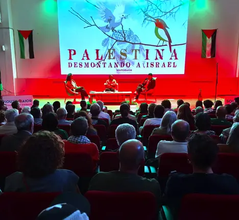 Multiusos ateigado no acto de Palestina