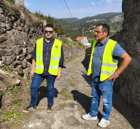 Manu Lourenzo e Pablo Garrido no barrio de Cortellas