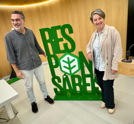 Eva Vilaverde e Demetrio G&oacute;mez durante a presentaci&oacute;n