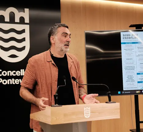 Demetrio G&oacute;mez na presentaci&oacute;n das actividades do 3&ordm; trimestre do Ano Castelao
