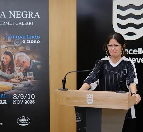 Anabel Gul&iacute;as na presentaci&oacute;n de Etiqueta Negra