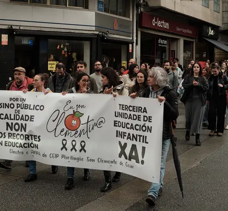 ANPA e profesorado do CEIP San Clemente na manifestaci&oacute;n en defensa do ensino p&uacute;blico